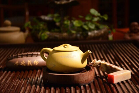 茶香袅袅悠然舞，岁月静好笑人间